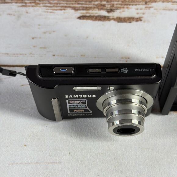 Samsung Digimax L70 7.1MP Digital Camera Black w/ Battery & Charger - Picture 3 of 6